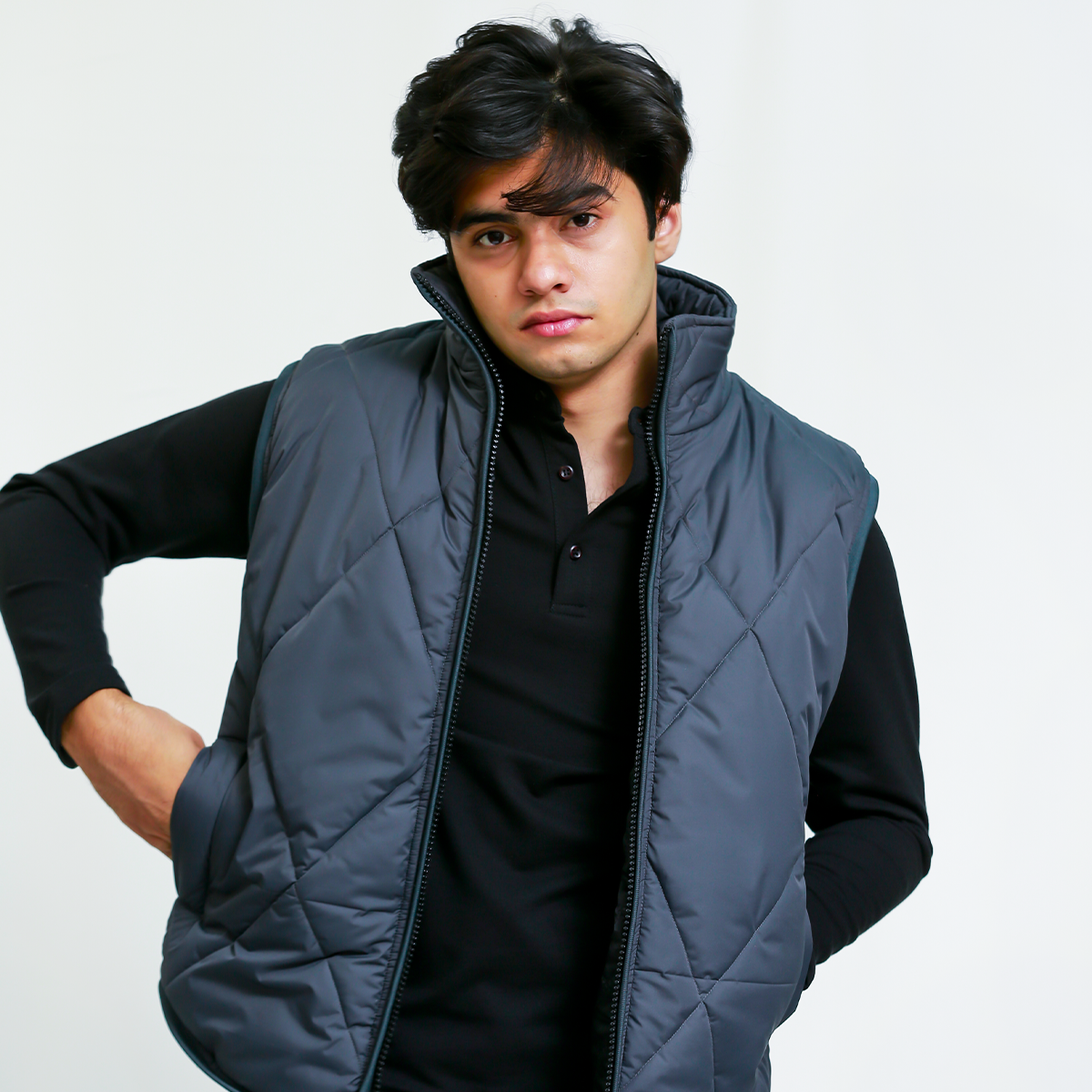 Grey Sleeveless Diamond-Quilted Parachute Puffer Jacket