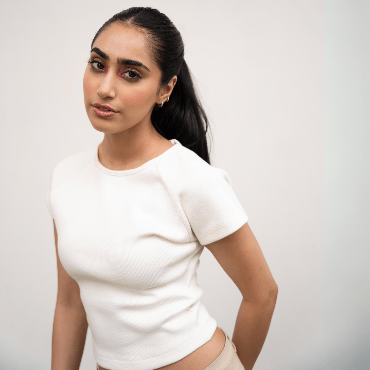 White Round Neckline Short Sleeve Ribbed Tee XXS - Premium Unisex | LEKSI Pakistan